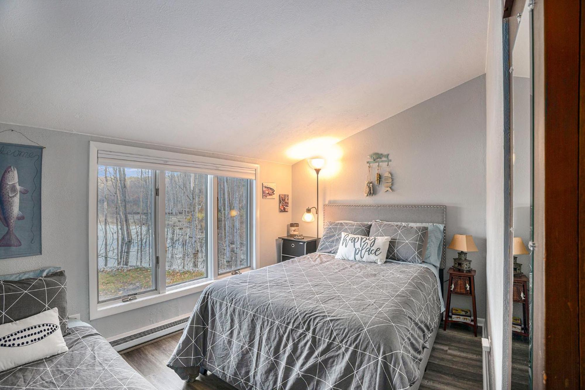 Quiet And Cozy Lakefront Home Near Mt Boyne Gaylord Exteriér fotografie